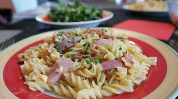 Leckerer Nudelauflauf mit Huhn und Speck aus dem - wunderpot.de